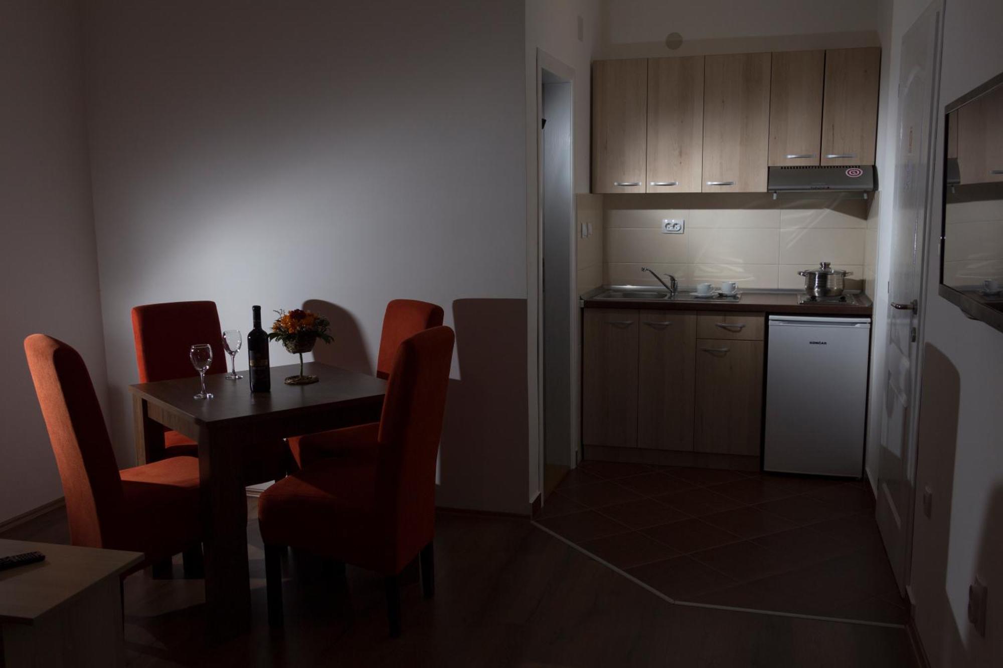 Kety Apartments Kragujevac Cameră foto